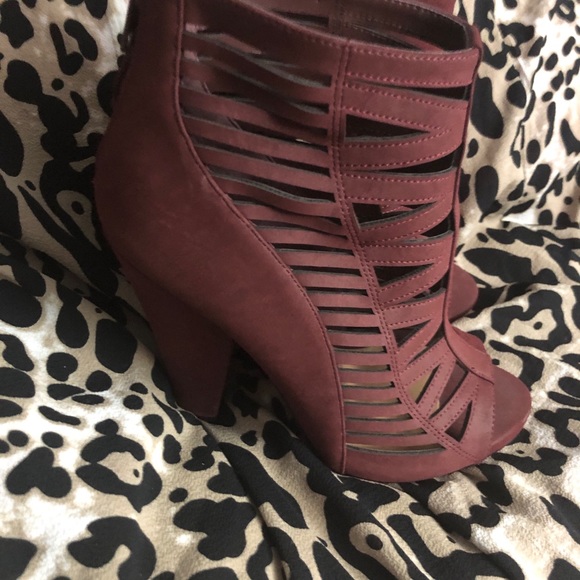 Burgundy heel - Picture 6 of 7
